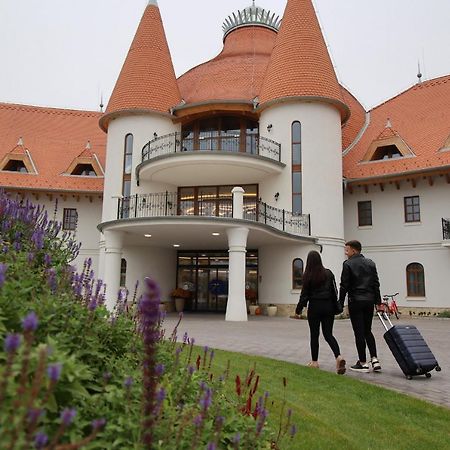 Hungarikum Hotel Lakitelek Экстерьер фото