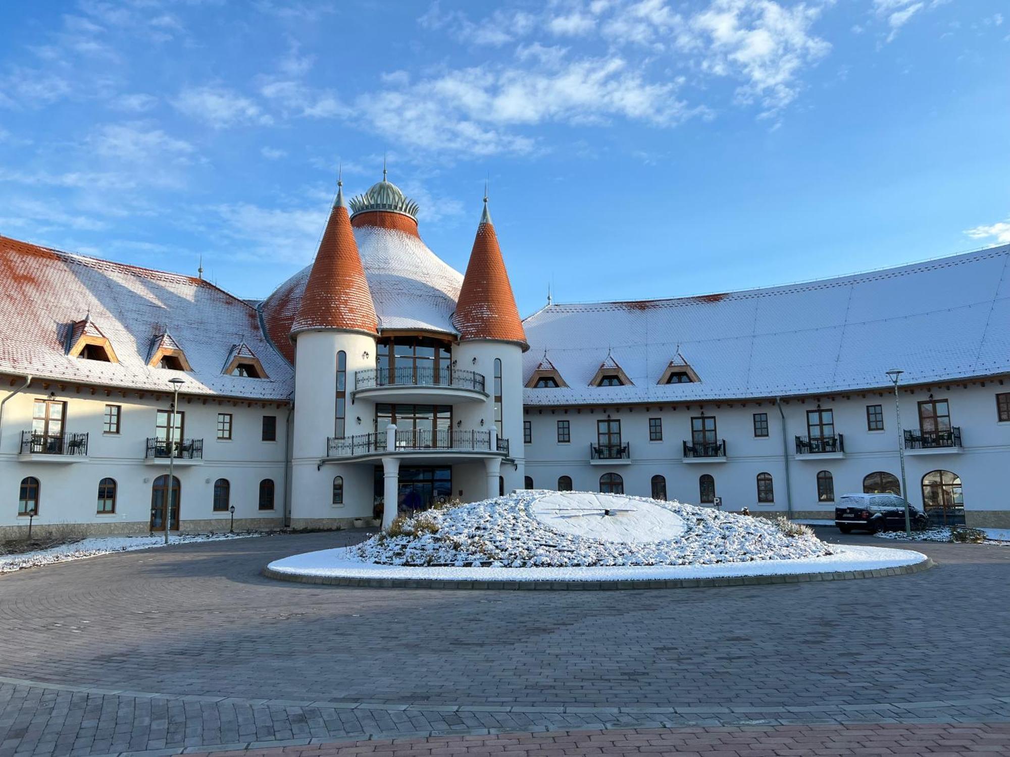 Hungarikum Hotel Lakitelek Экстерьер фото